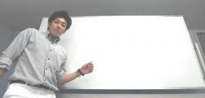 講義をする心理カウンセラー・コーチの山田康一朗さん
