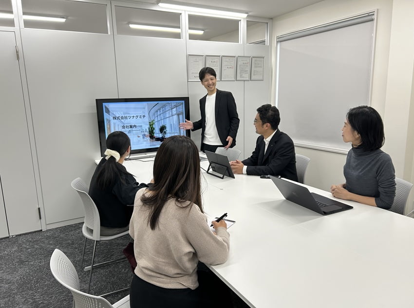 経営者とＡＩを使って悩みを整理する西田明